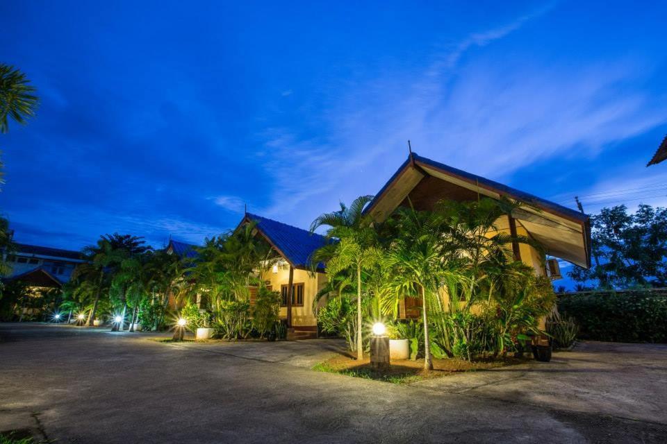 Family Resort Chumphon Exterior photo